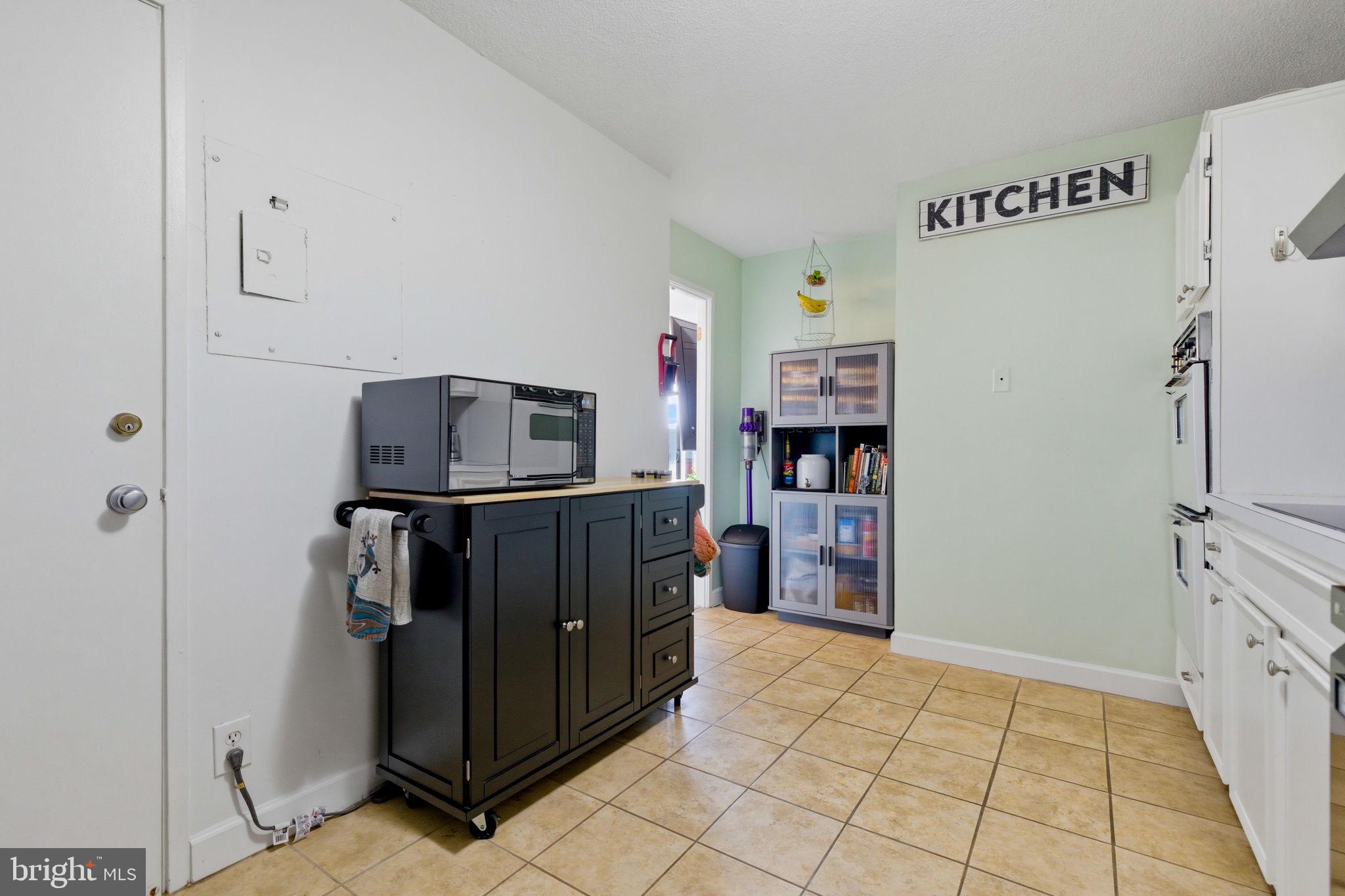 203 YOAKUM PARKWAY 906