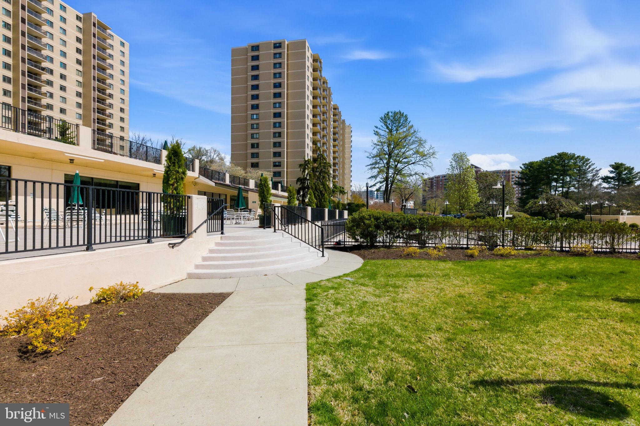 203 YOAKUM PARKWAY 906