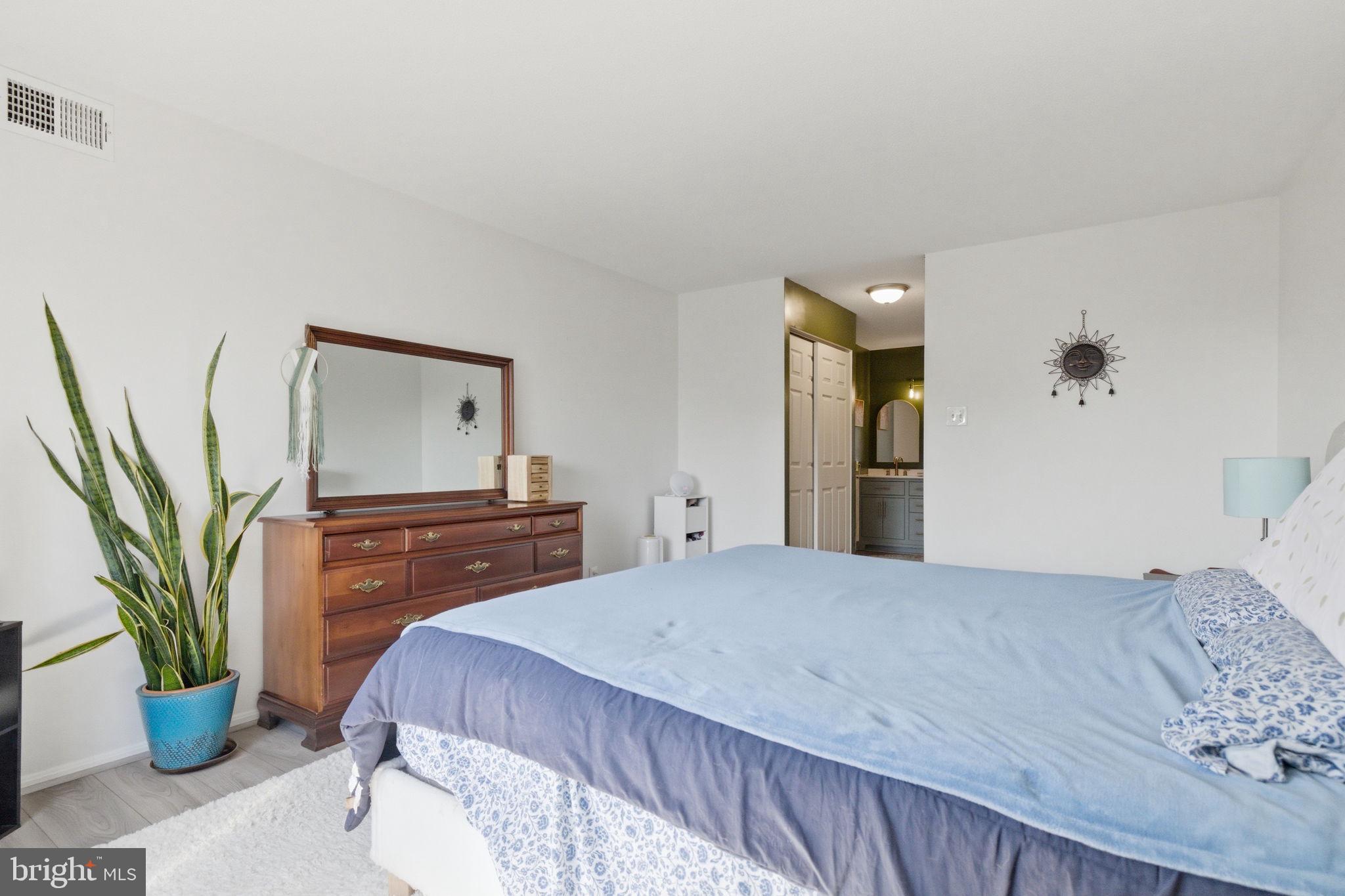 203 YOAKUM PARKWAY 906