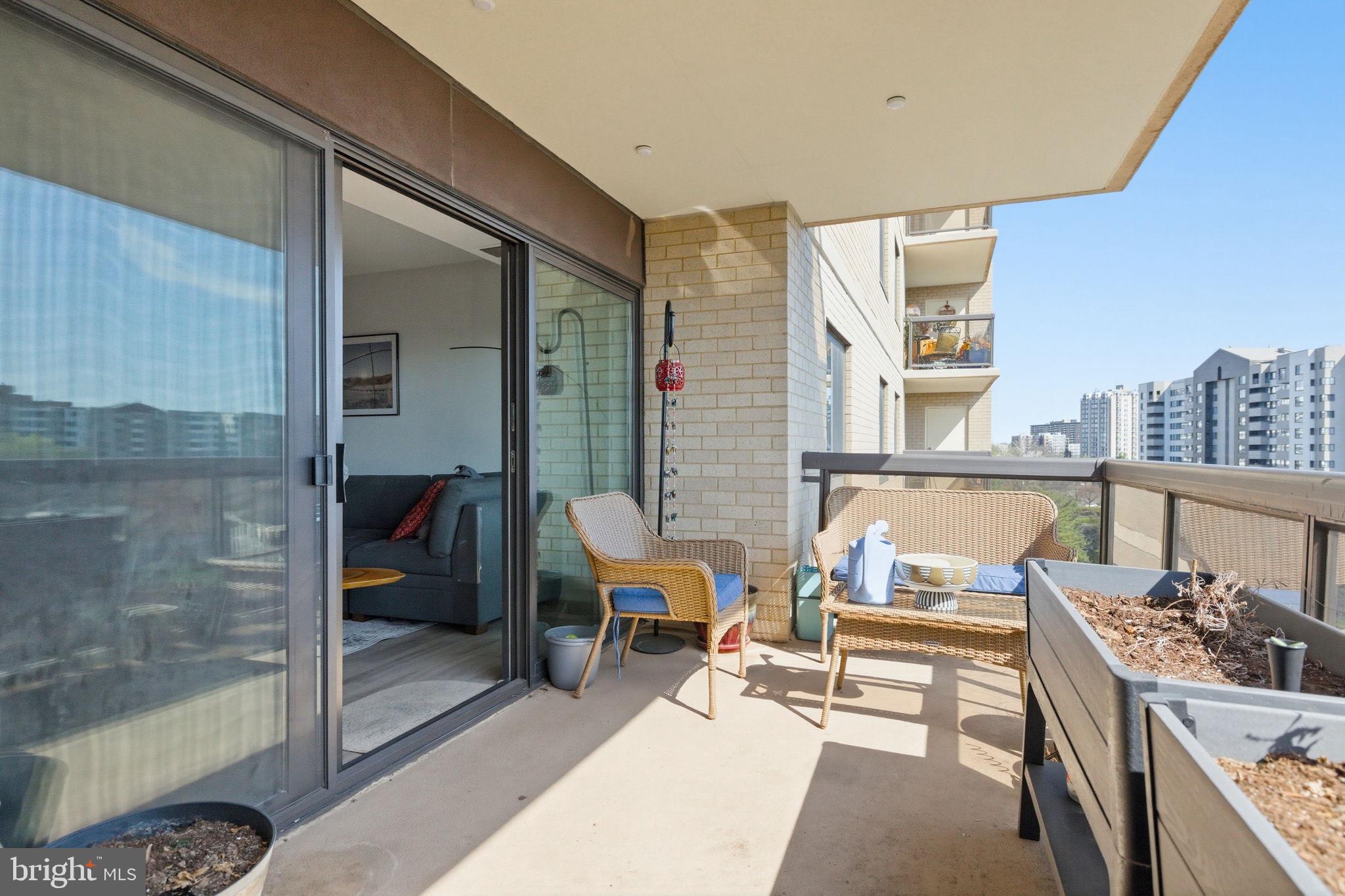 203 YOAKUM PARKWAY 906