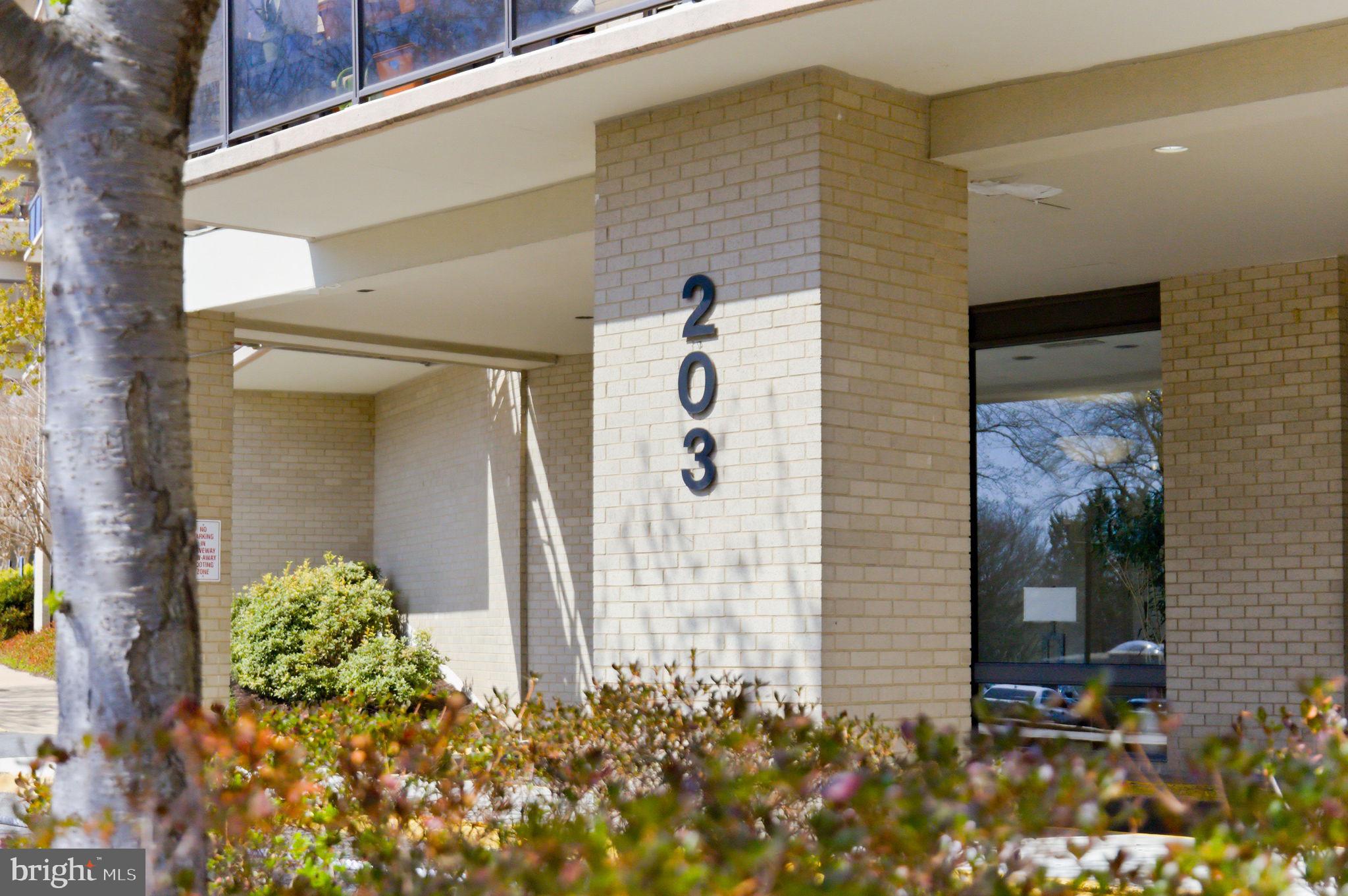 203 YOAKUM PARKWAY 906