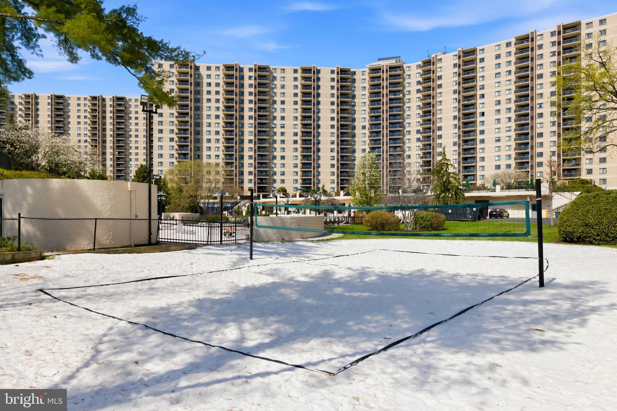 203 YOAKUM PARKWAY 906