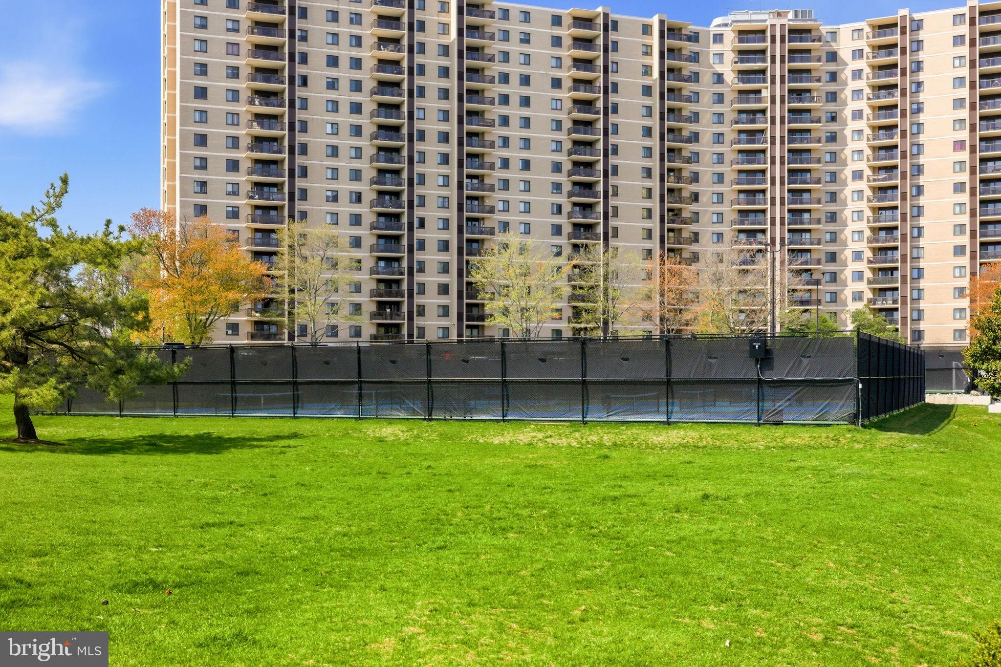 203 YOAKUM PARKWAY 906