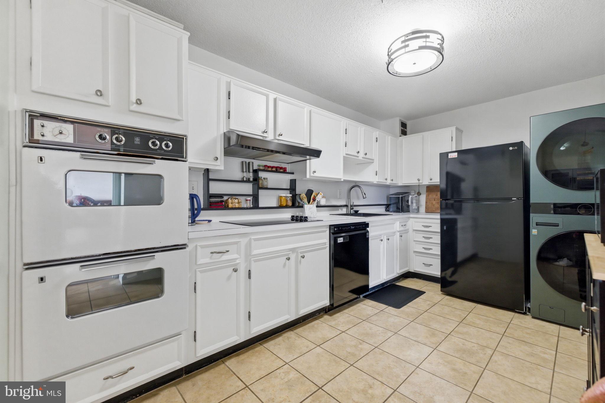 203 YOAKUM PARKWAY 906