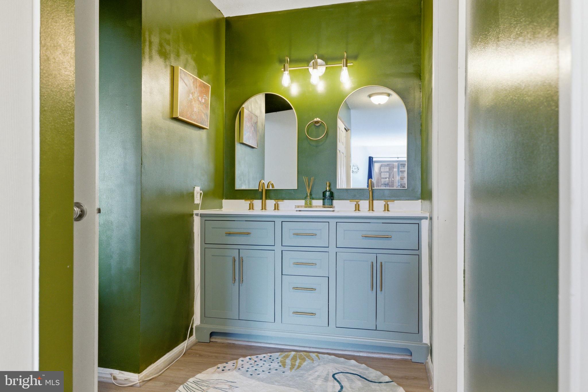 203 YOAKUM PARKWAY 906