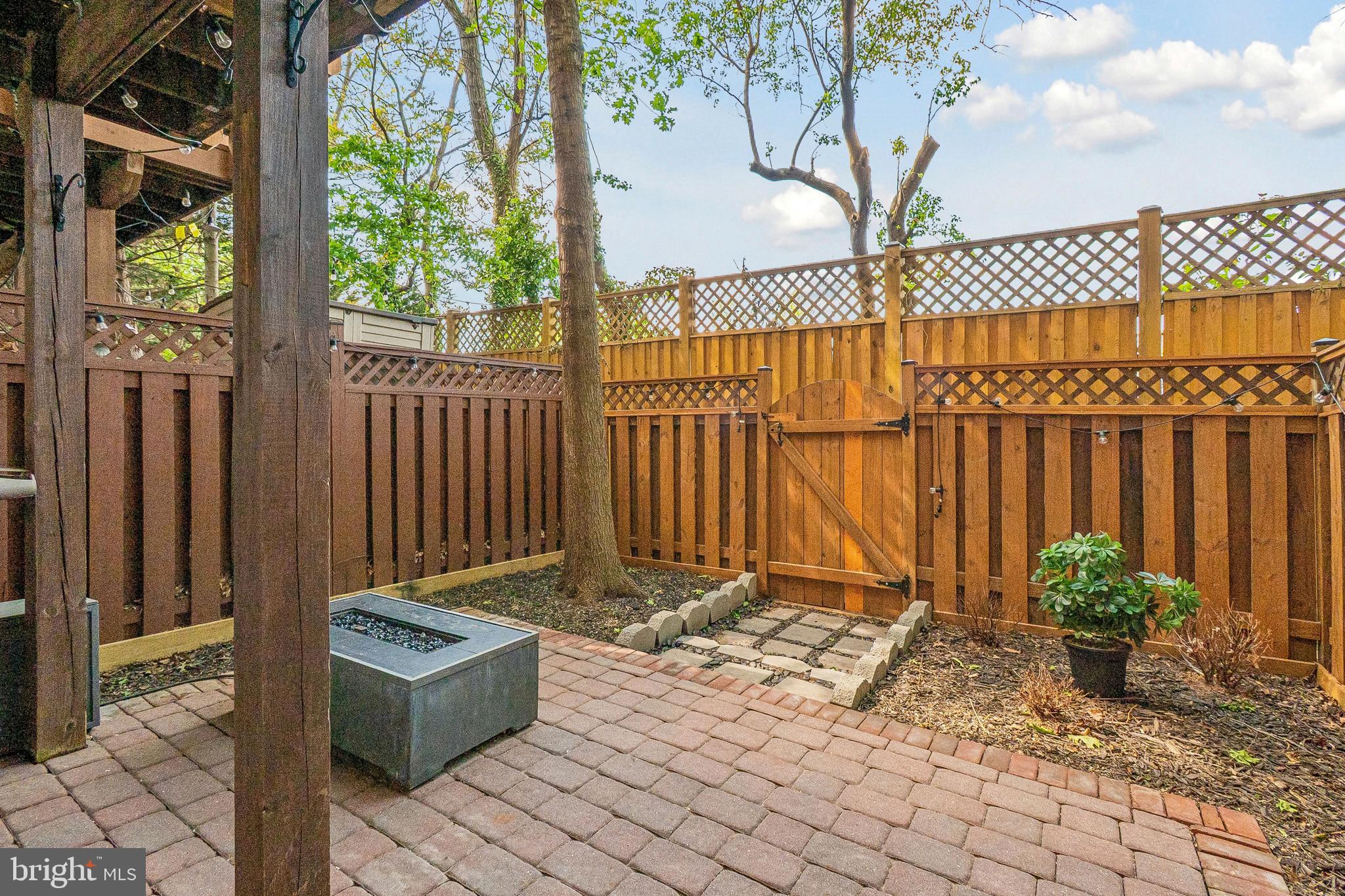 343 HELMUTH LANE