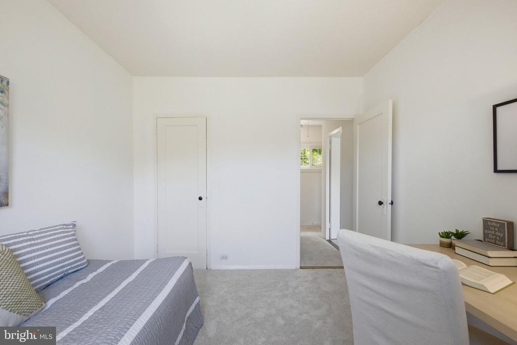 3243 VALLEY DRIVE