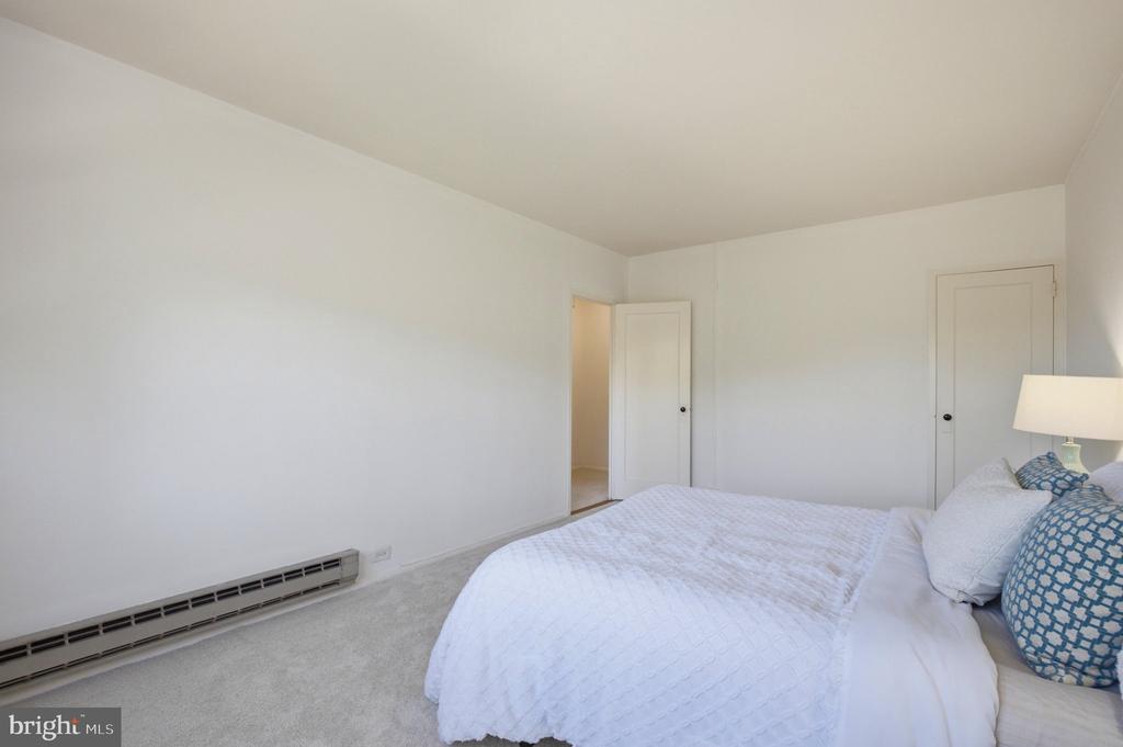 3243 VALLEY DRIVE