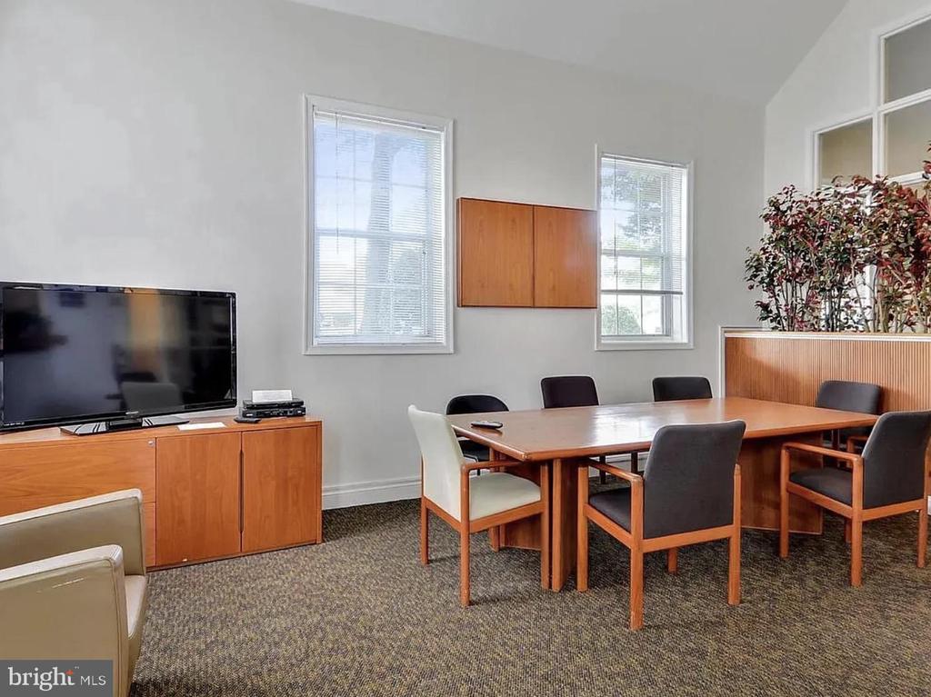 1722 W ABINGDON DRIVE Unit: 301