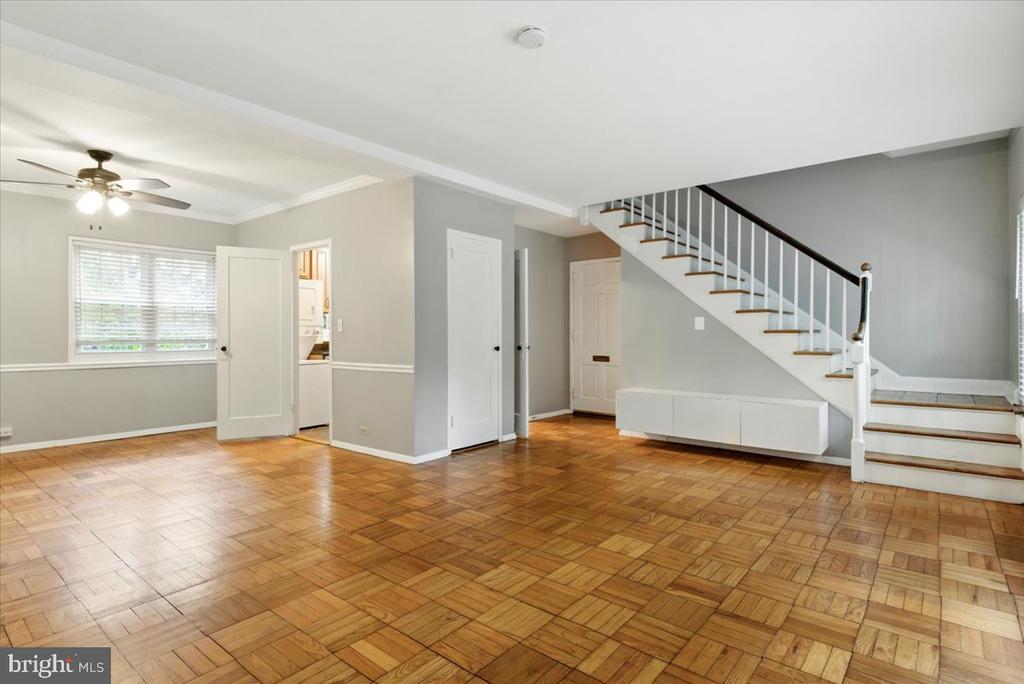 1006 VALLEY DRIVE