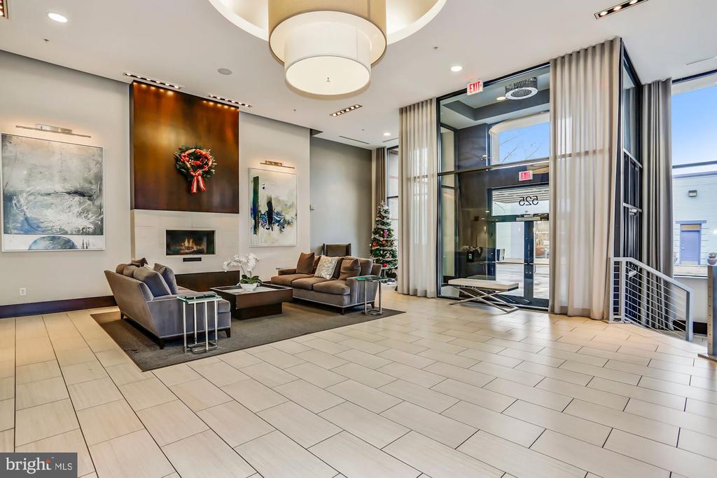 525 N FAYETTE STREET Unit: 413