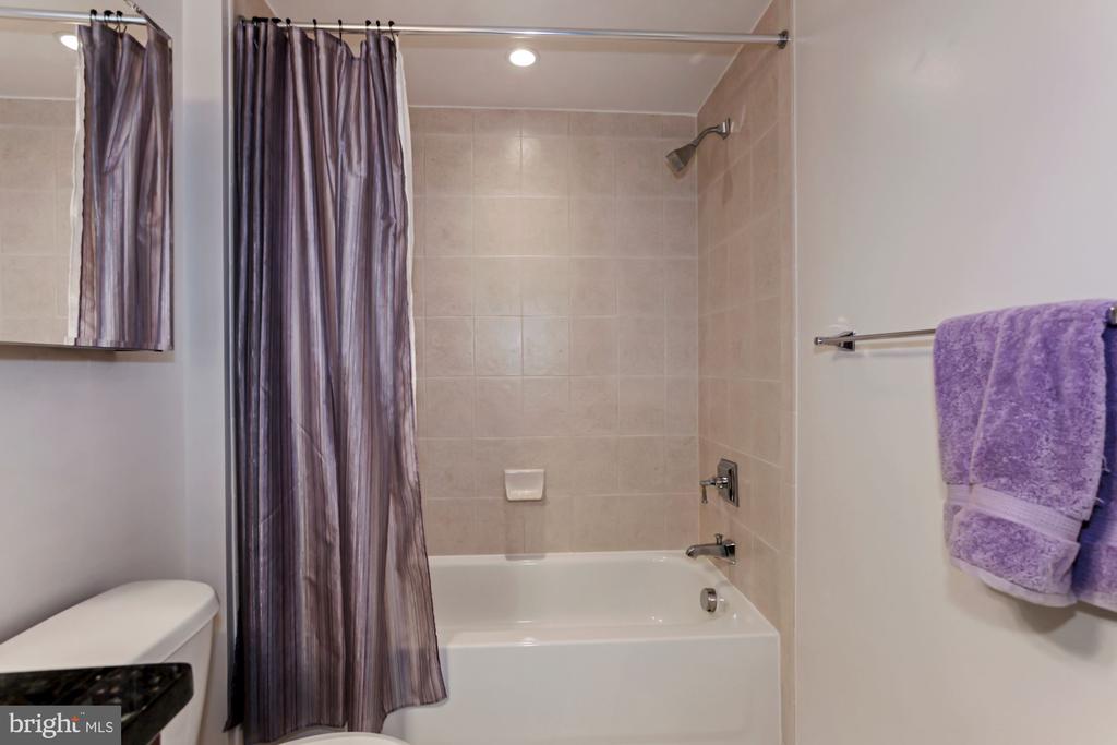 525 N FAYETTE STREET Unit: 413
