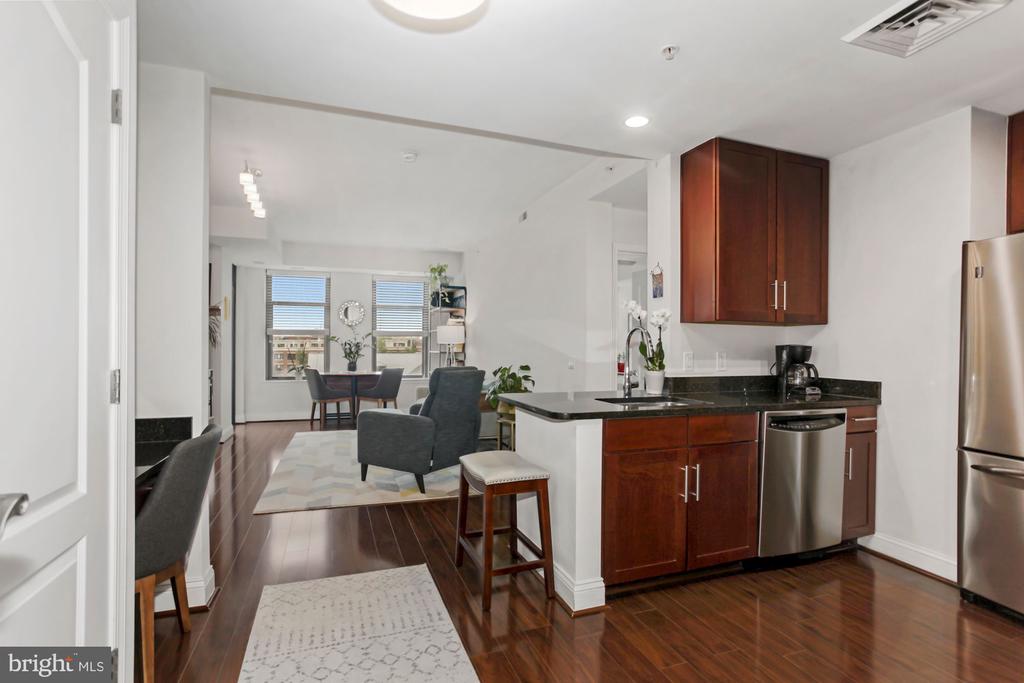 525 N FAYETTE STREET Unit: 413