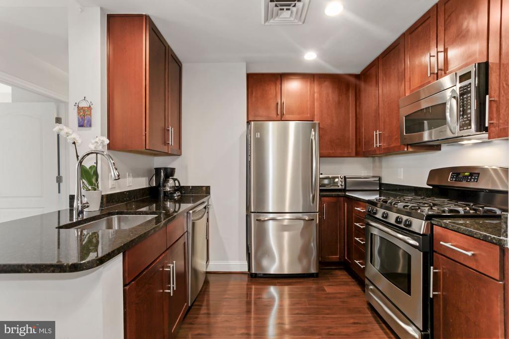 525 N FAYETTE STREET Unit: 413