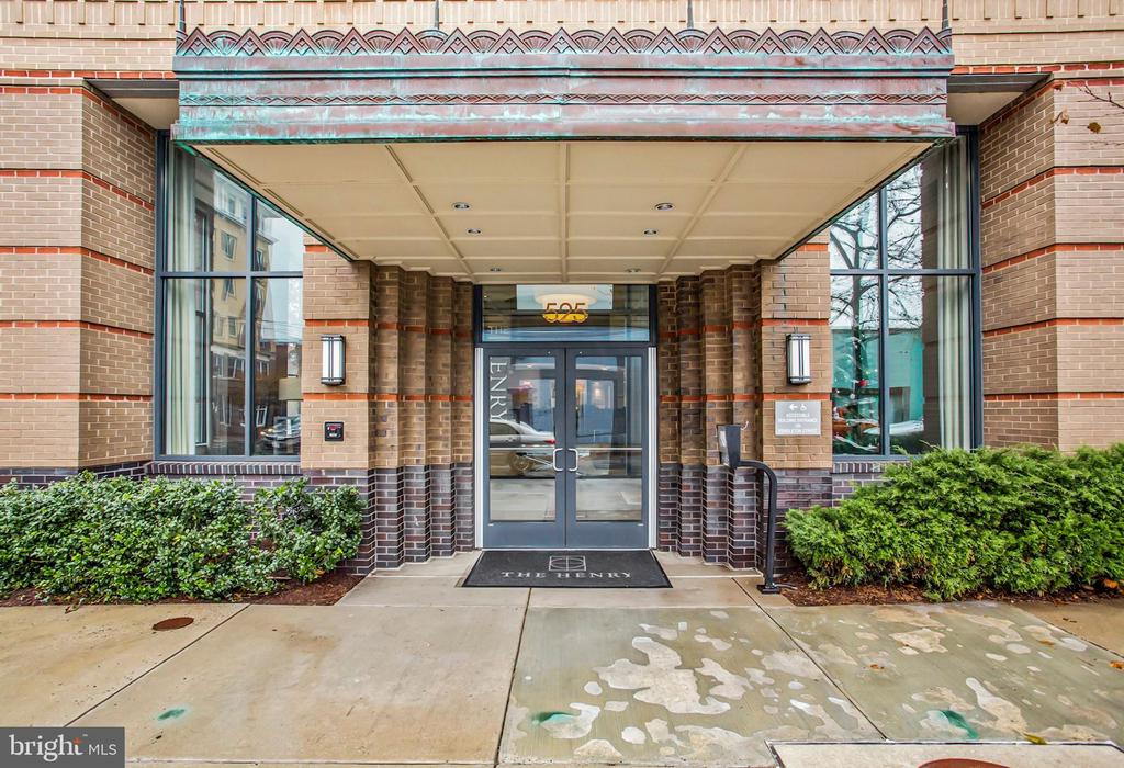 525 N FAYETTE STREET Unit: 413