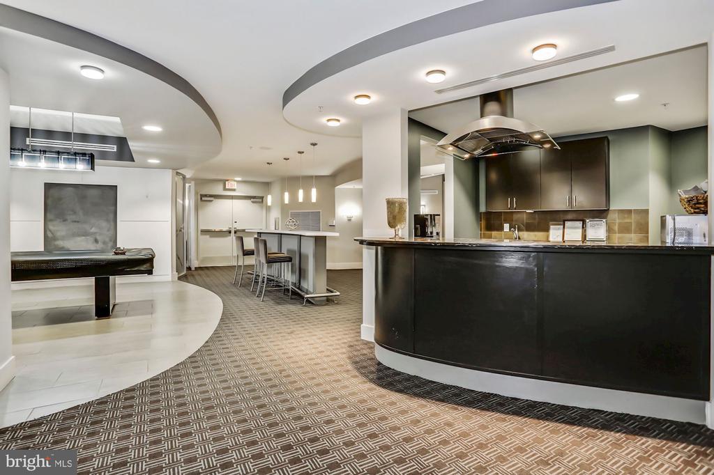 525 N FAYETTE STREET Unit: 413