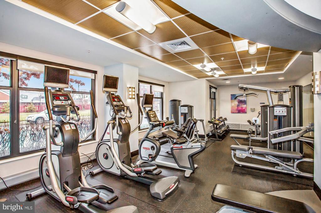 525 N FAYETTE STREET Unit: 413