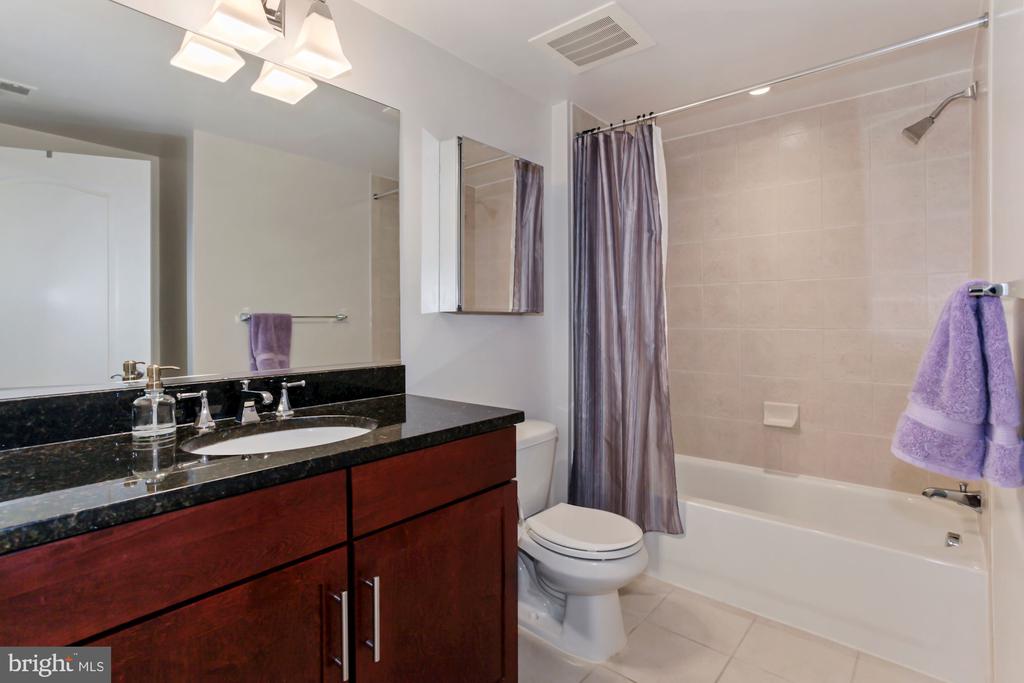 525 N FAYETTE STREET Unit: 413