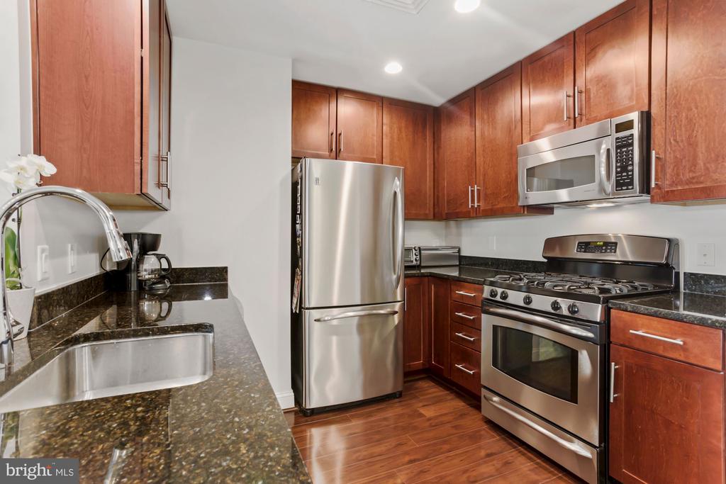 525 N FAYETTE STREET Unit: 413