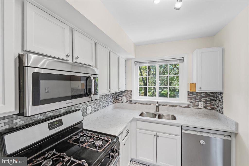 3226 GUNSTON ROAD
