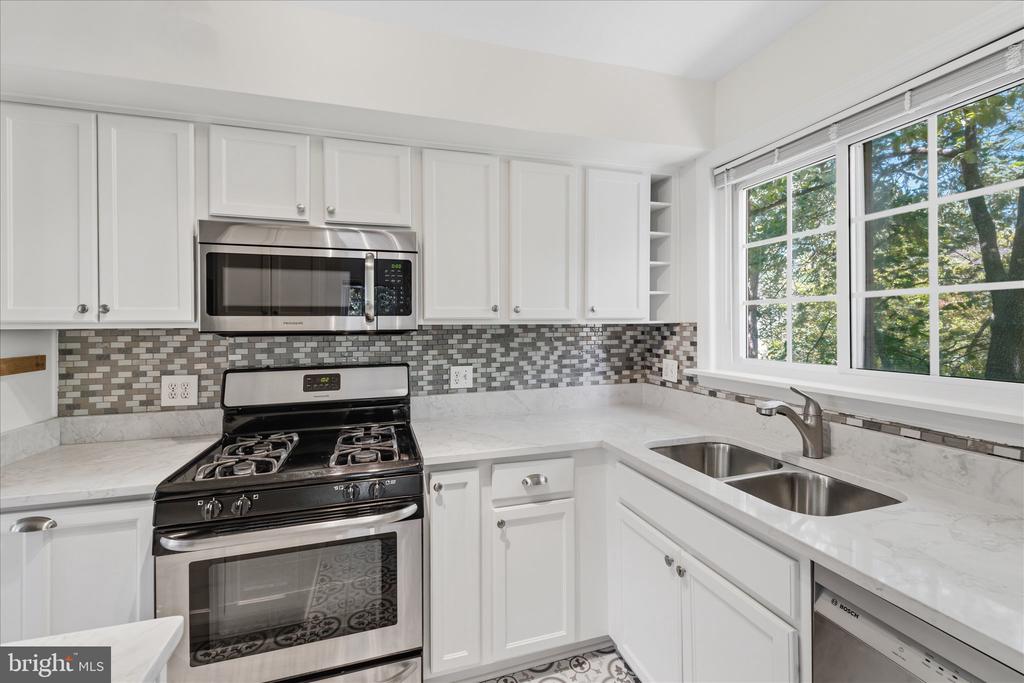 3226 GUNSTON ROAD