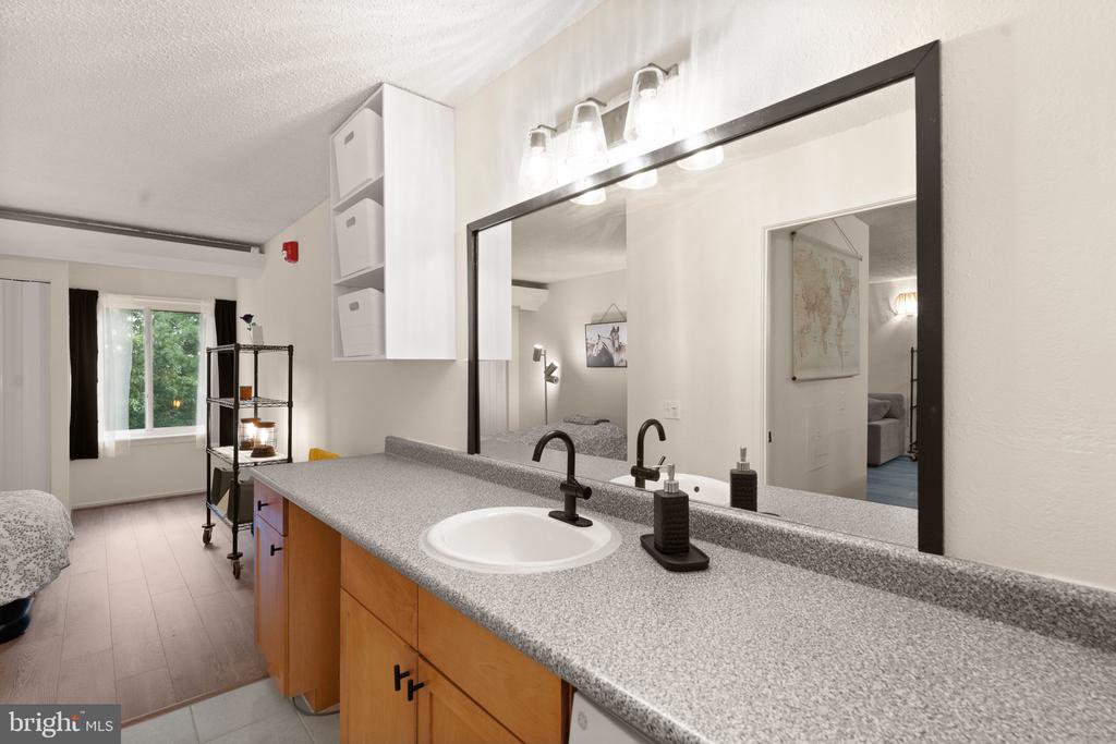 60 VAN DORN Unit: 506