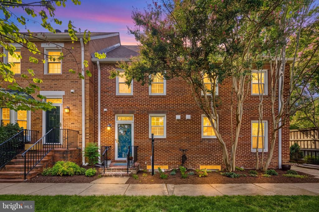 403 OLD TOWN COURT