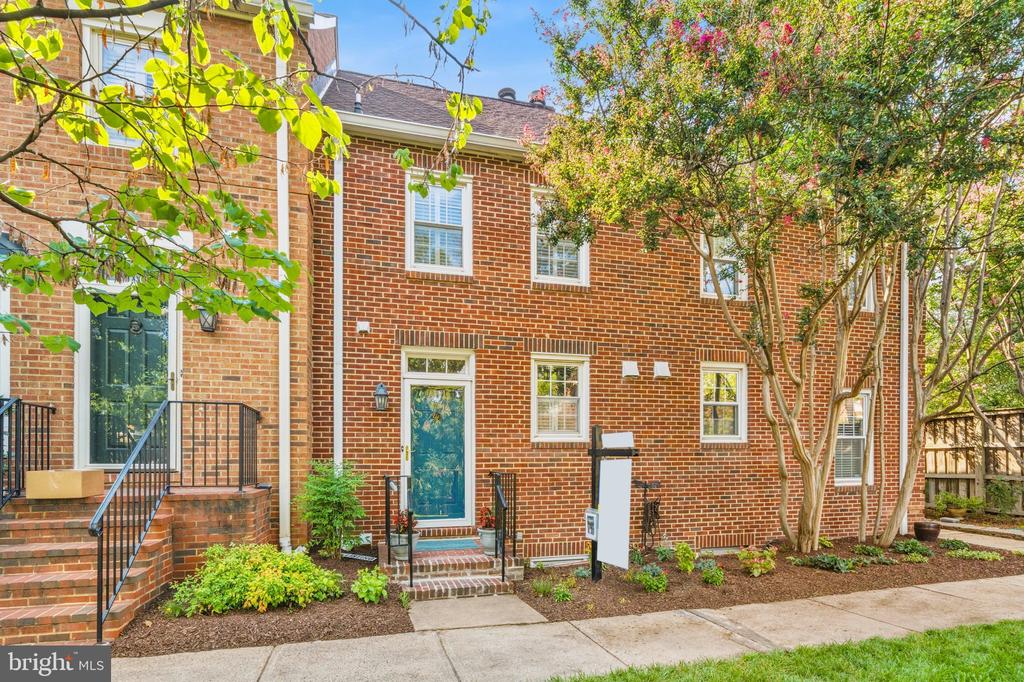 403 OLD TOWN COURT