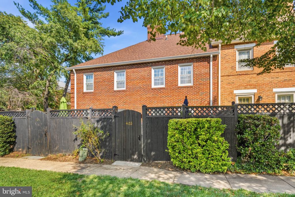 403 OLD TOWN COURT