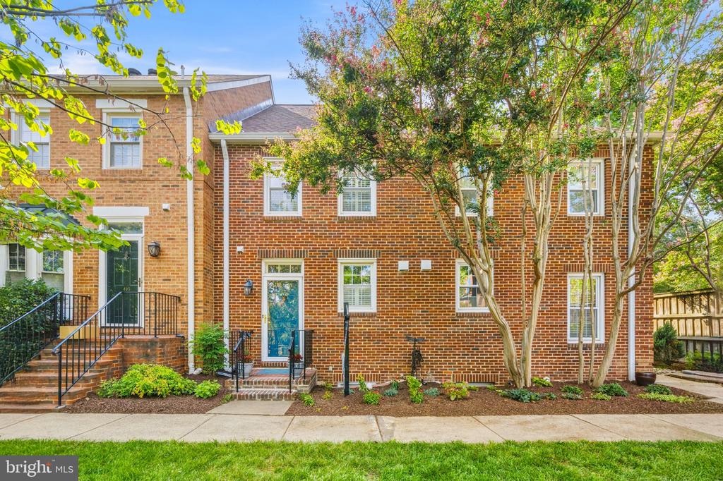403 OLD TOWN COURT