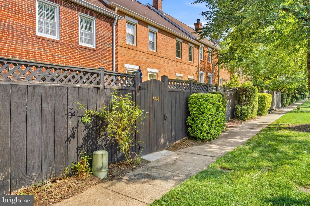 403 OLD TOWN COURT