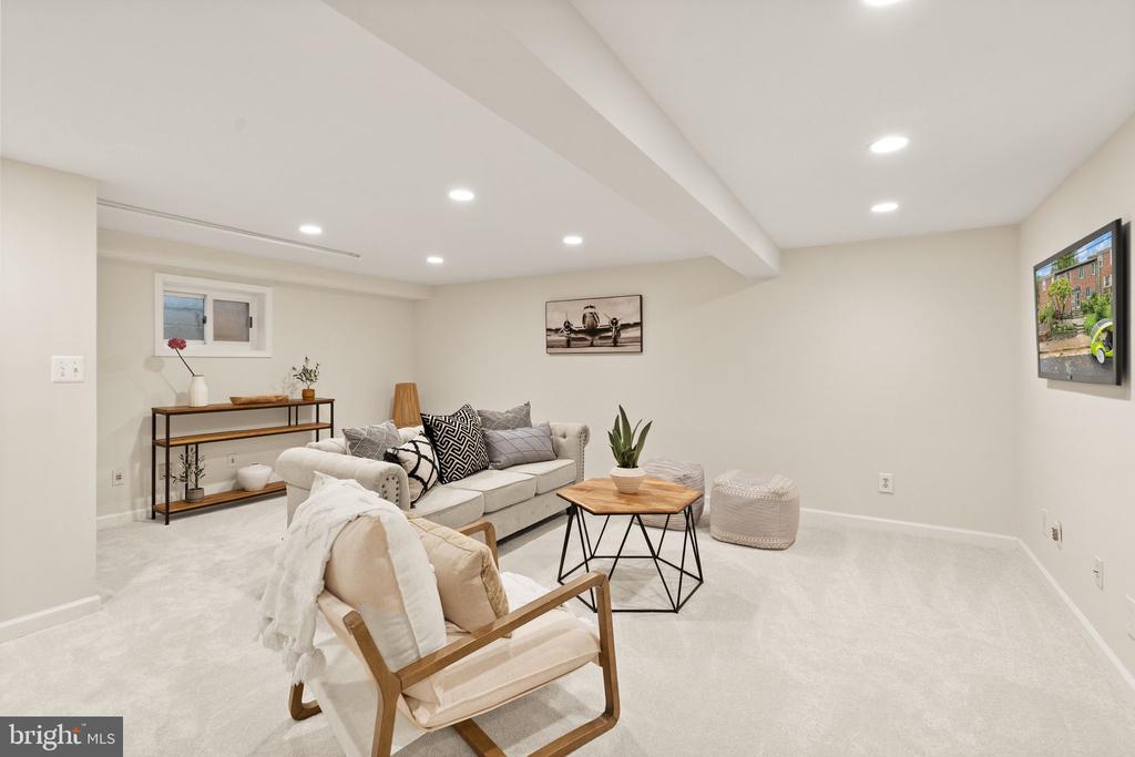 202 GENTRY AVENUE