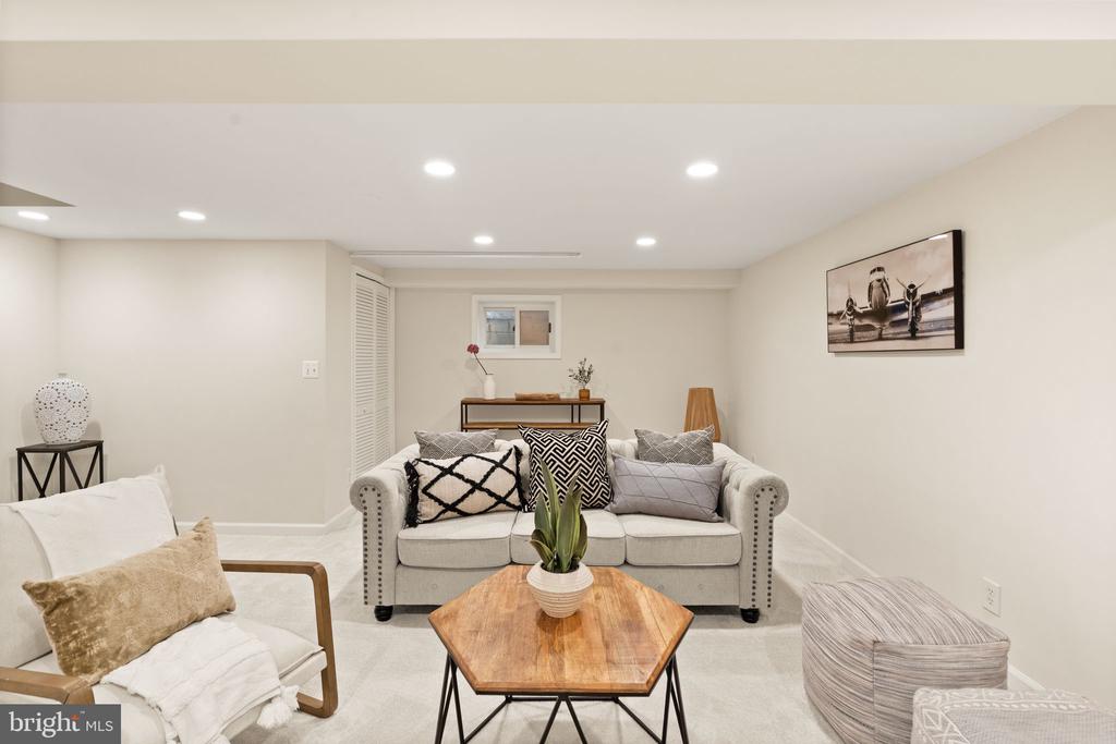 202 GENTRY AVENUE