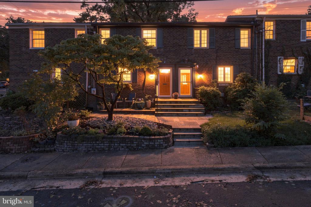 202 GENTRY AVENUE