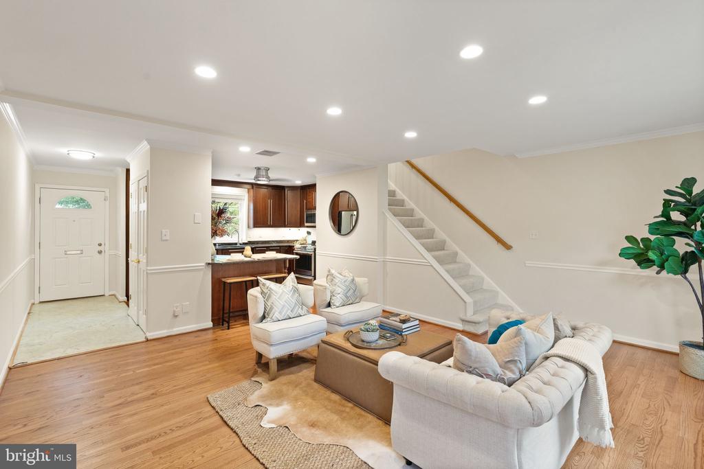 202 GENTRY AVENUE