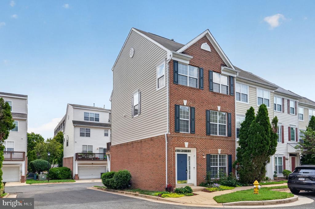 114 MEADOWS LANE
