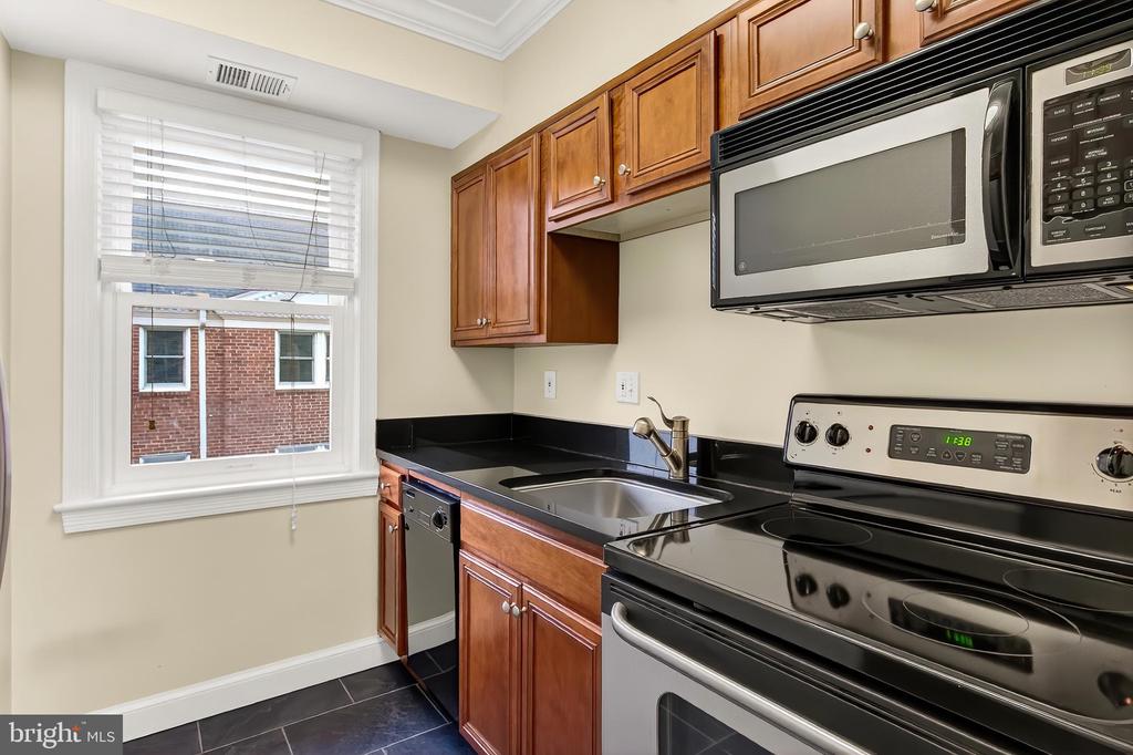 718 S WASHINGTON STREET Unit: 304