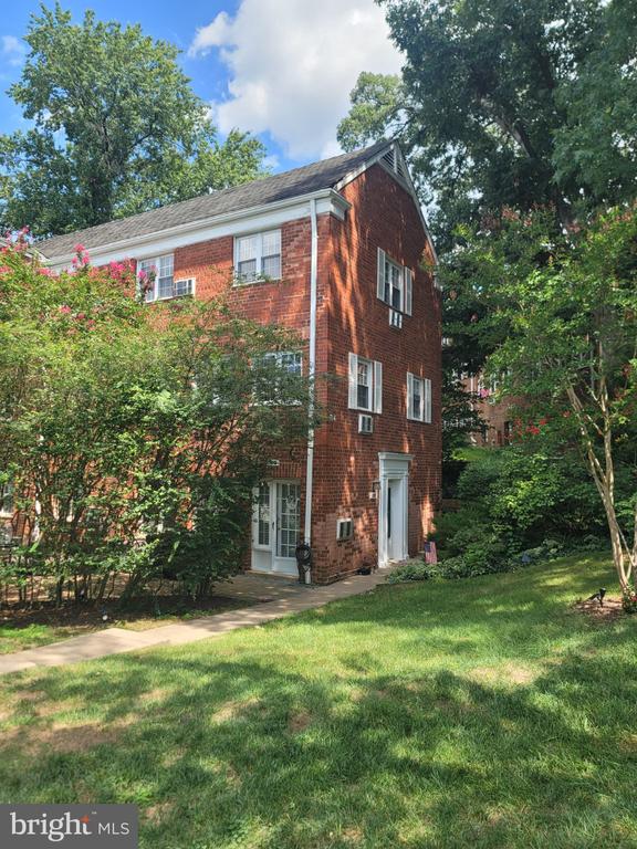 3203 Valley Drive Alexandria VA