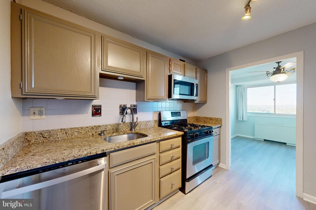 2500 N VAN DORN STREET Unit: 1101