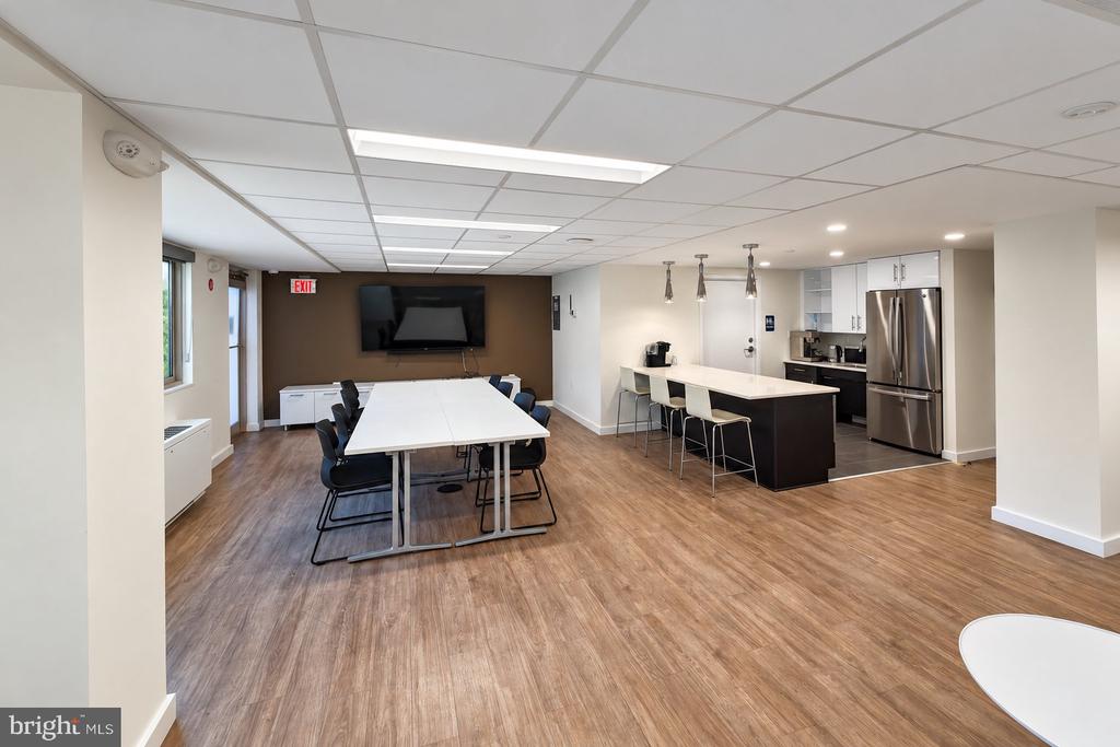 2500 N VAN DORN STREET Unit: 1101
