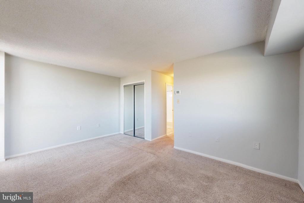 2500 N VAN DORN STREET Unit: 1101