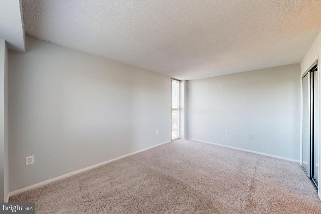 2500 N VAN DORN STREET Unit: 1101