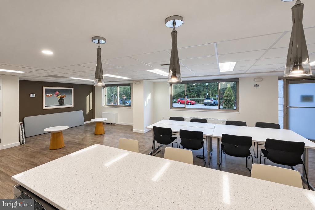 2500 N VAN DORN STREET Unit: 1101