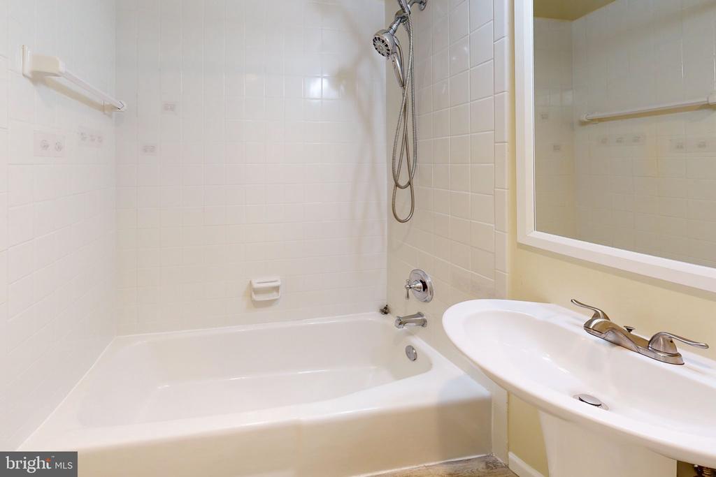 2500 N VAN DORN STREET Unit: 1101