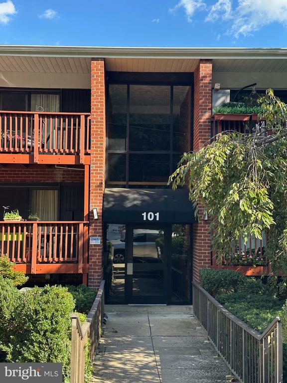 101 Skyhill Road Unit 303 Alexandria VA