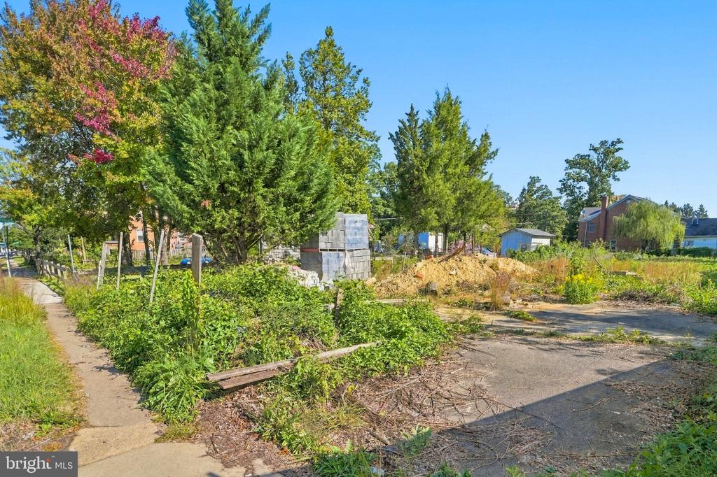 5241 SEMINARY ROAD