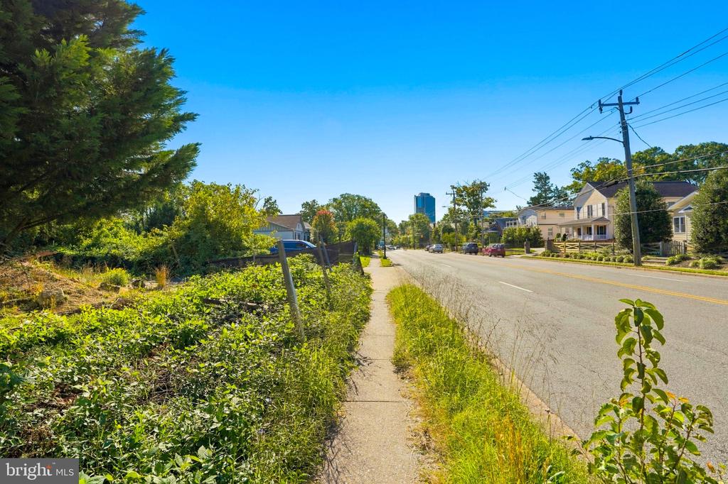 5241 SEMINARY ROAD