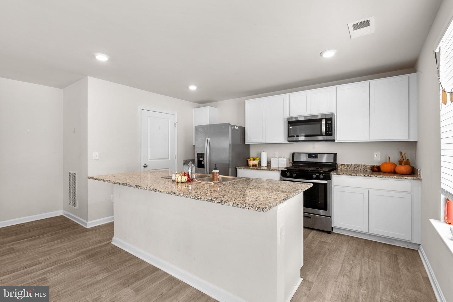25 E FAIRFAX STREET