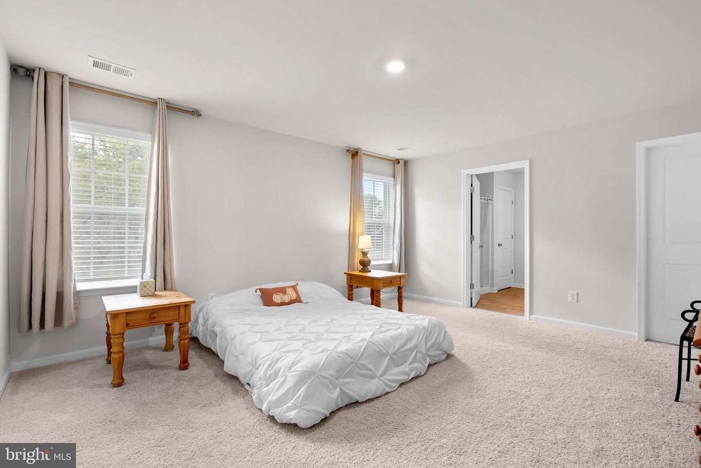 25 E FAIRFAX STREET