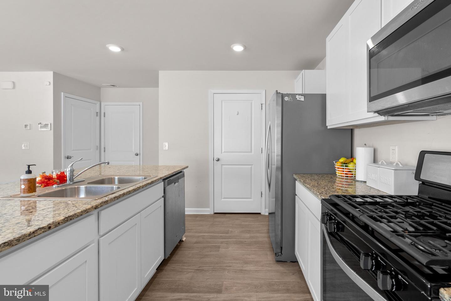 25 E FAIRFAX STREET